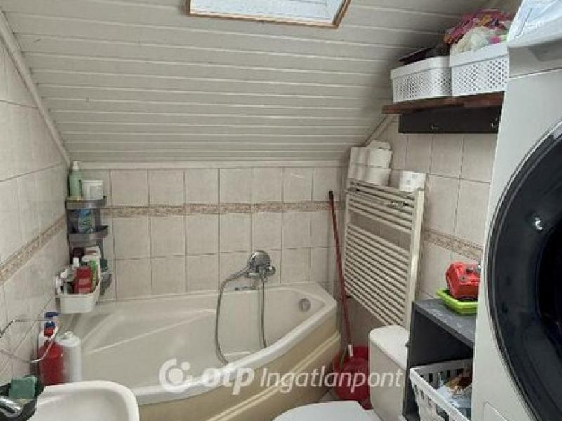 Eladó családi ház Törökbálint