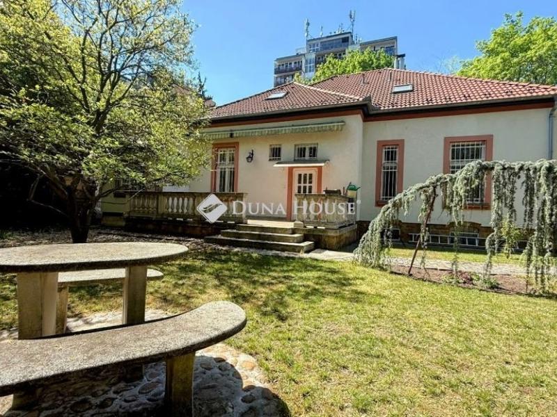 Eladó családi ház Budapest