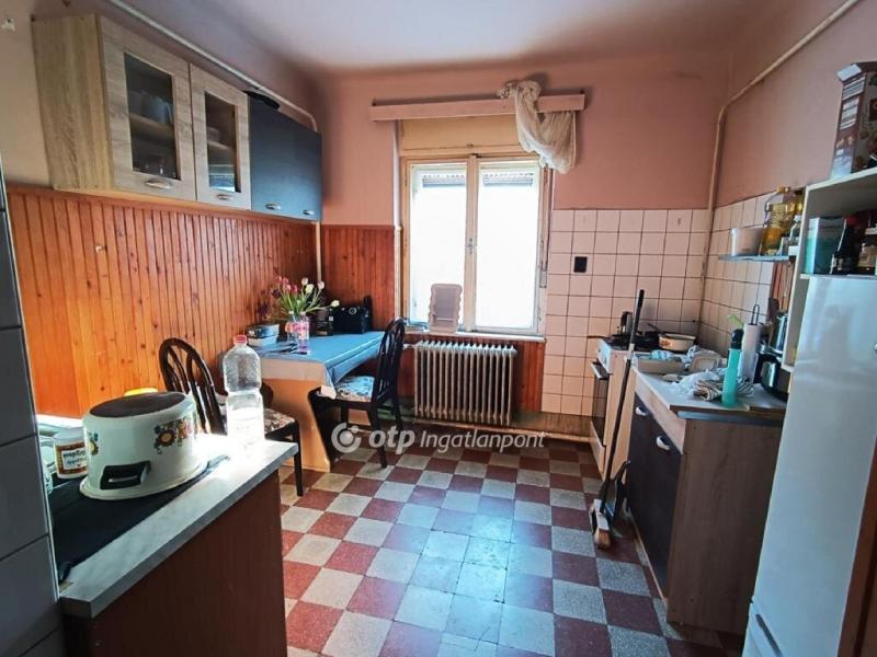 Eladó családi ház Pánd