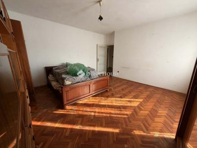 Eladó lakás Debrecen