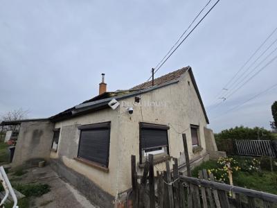 Eladó családi ház Sárosd