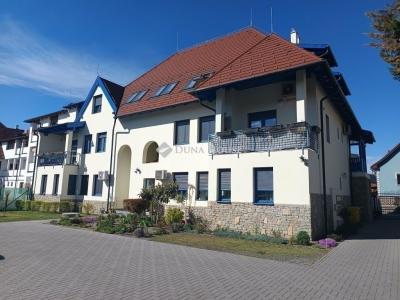 Eladó lakás Veresegyház