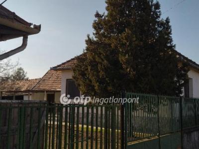 Eladó családi ház Tápióság
