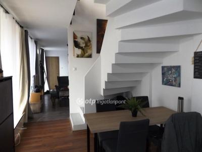 Eladó családi ház Budapest