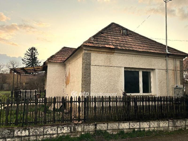 Eladó családi ház Kenyeri