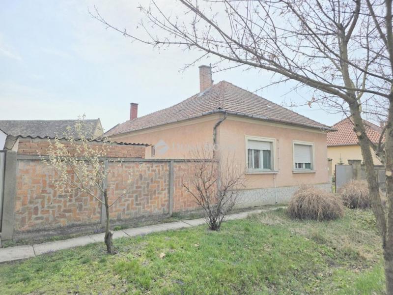 Eladó családi ház Kiszombor