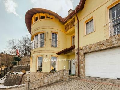 Eladó családi ház Budapest