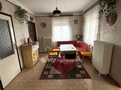 Eladó családi ház Győr