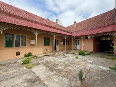 Eladó családi ház Pápa