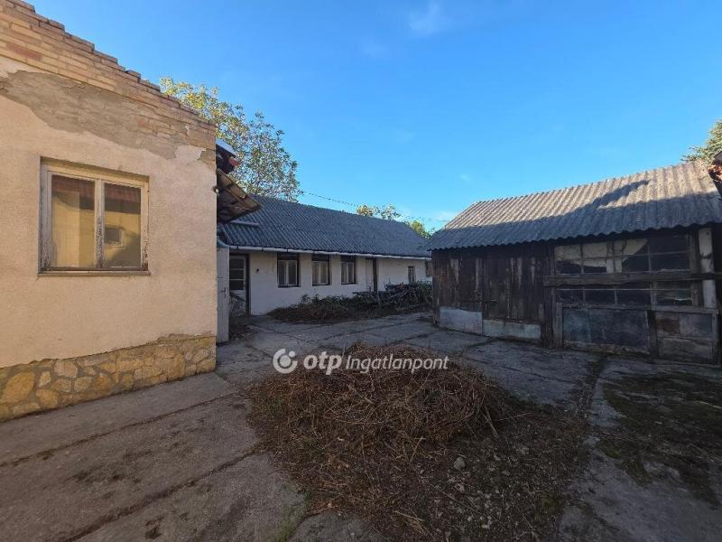 Eladó családi ház Pápa