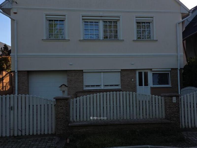 Eladó családi ház Pápa