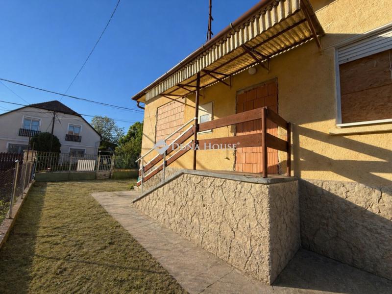 Eladó családi ház Diósd