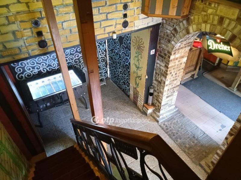 Eladó utcai bejáratú üzlethelység Budapest