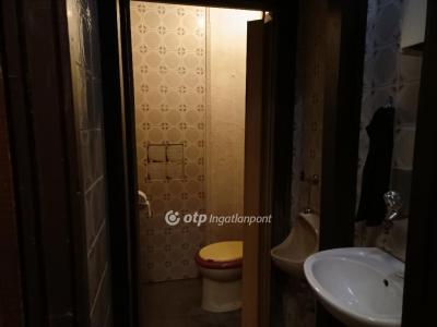 Eladó utcai bejáratú üzlethelység Budapest