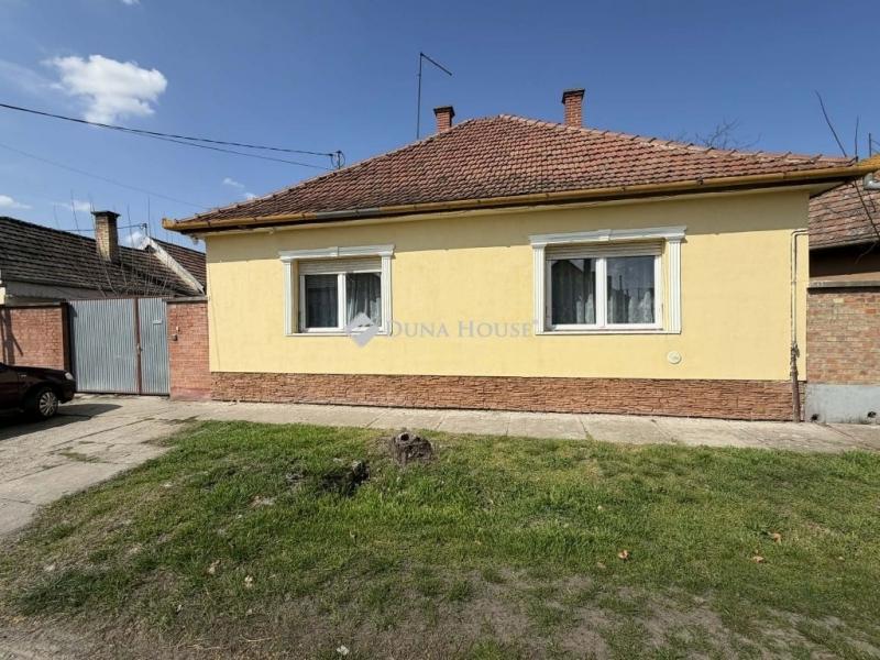 Eladó családi ház Cegléd