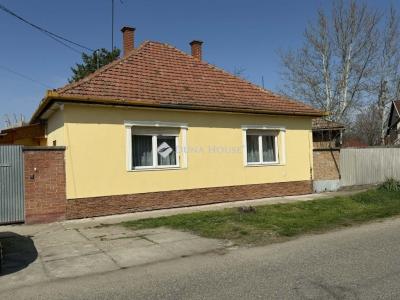 Eladó családi ház Cegléd
