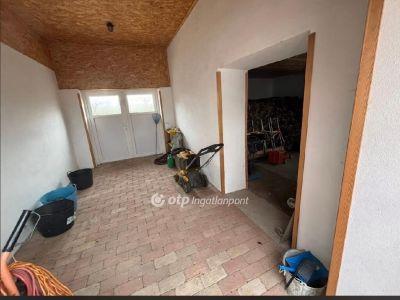 Eladó családi ház Bezedek