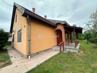 Eladó családi ház Majosháza