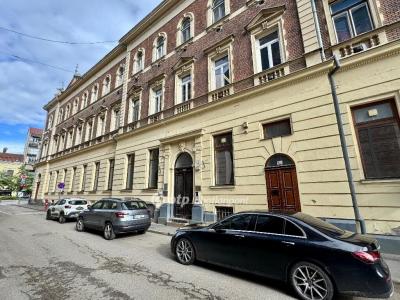 Eladó utcai bejáratú üzlethelység Debrecen