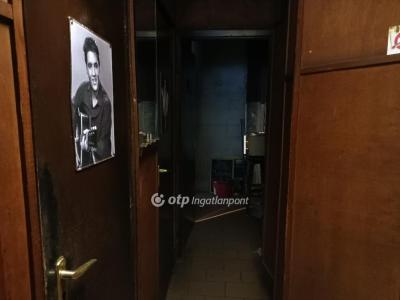 Eladó utcai bejáratú üzlethelység Budapest