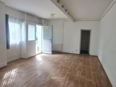 Eladó utcai bejáratú üzlethelység Budapest