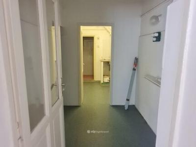 Eladó utcai bejáratú üzlethelység Budapest