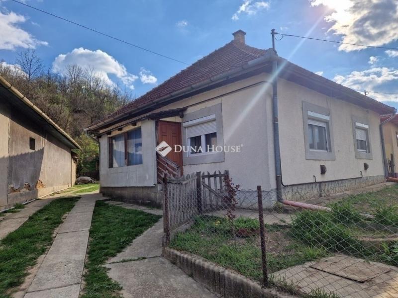 Eladó családi ház Bénye