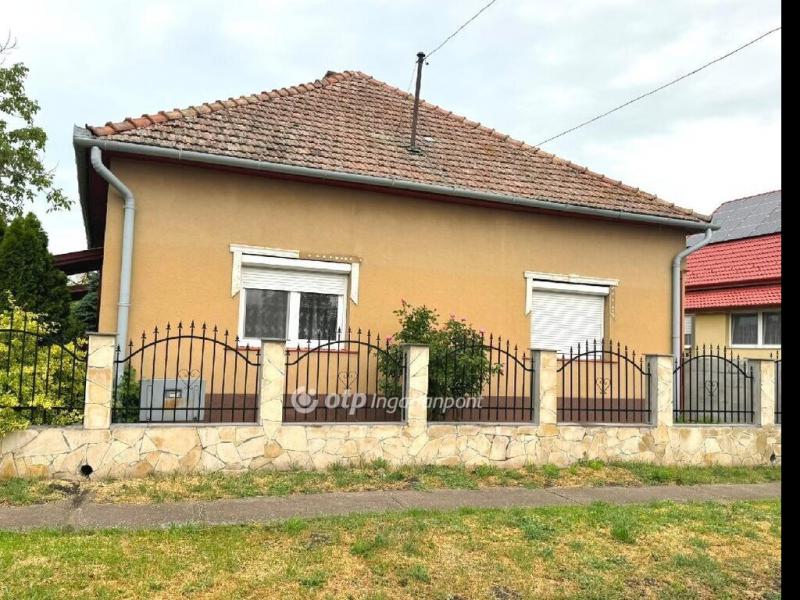 Eladó családi ház Tiszanána