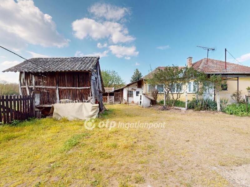 Eladó családi ház Apagy