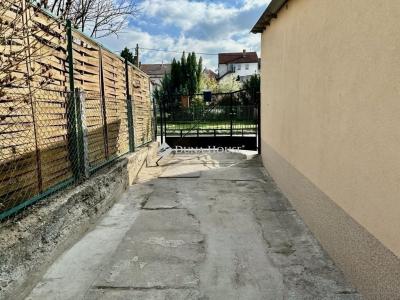 Eladó sorház Pécel