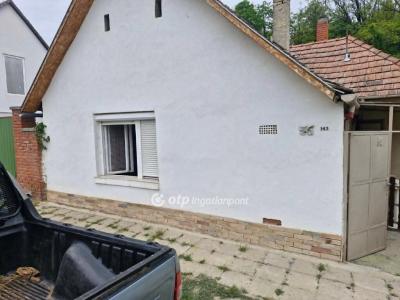 Eladó családi ház Szekszárd