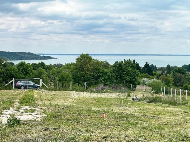 Eladó nyaraló Balatonalmádi