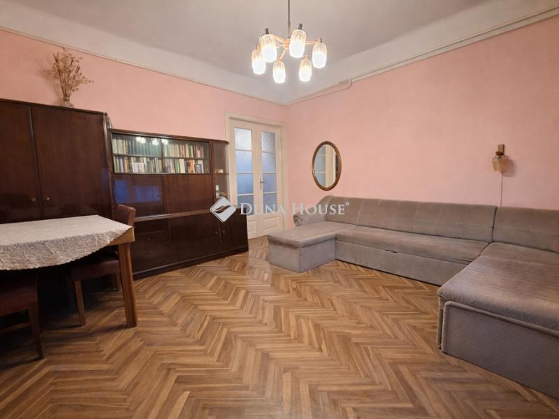 Eladó családi ház Budapest
