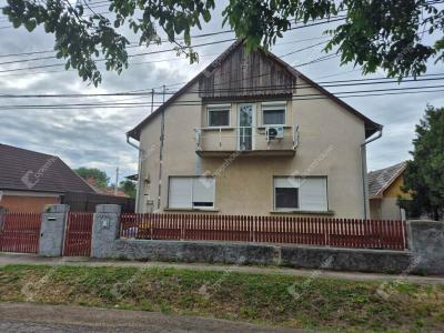 Eladó családi ház Üllő