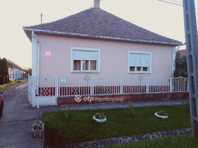 Eladó családi ház Csegöld