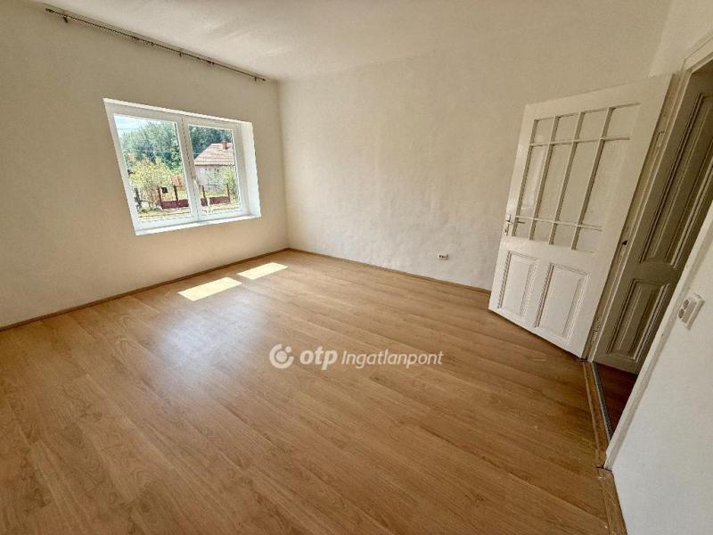 Eladó családi ház Újszilvás