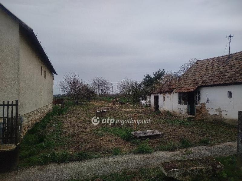 Eladó családi ház Csót