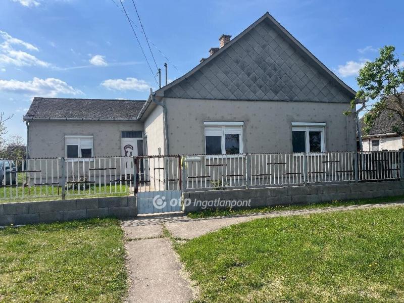 Eladó családi ház Földes