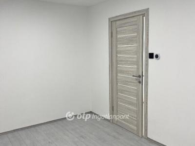 Eladó lakás Komló