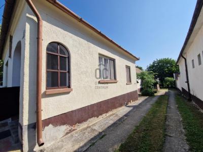 Eladó családi ház Petrivente