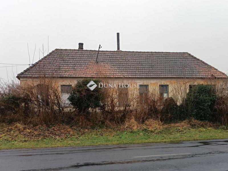 Eladó családi ház Lovászpatona