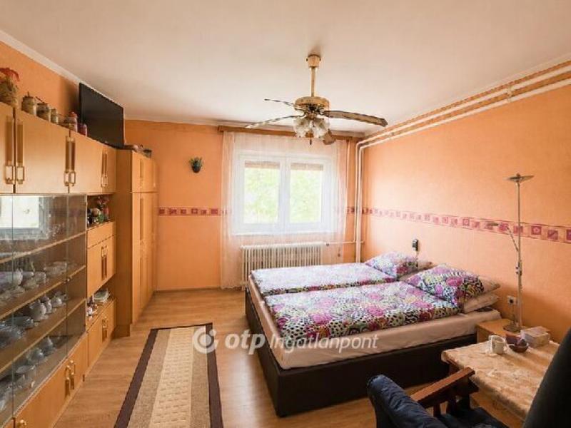 Eladó családi ház Győr