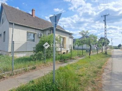 Eladó családi ház Tápiószecső