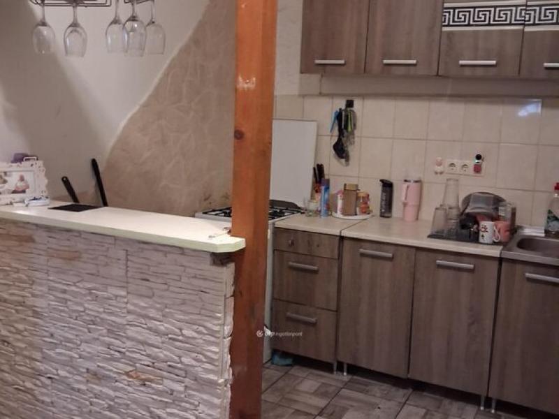 Eladó családi ház Újpetre