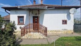 Eladó családi ház Kenderes