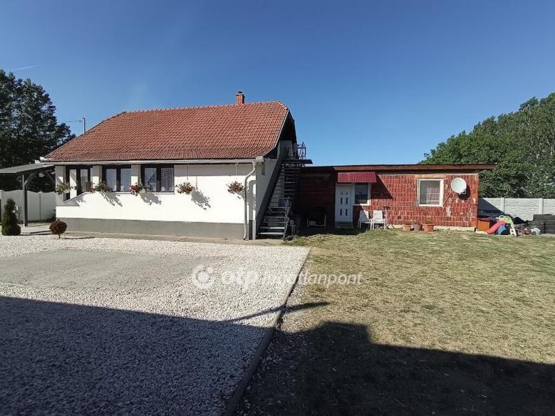 Eladó családi ház Jászfényszaru