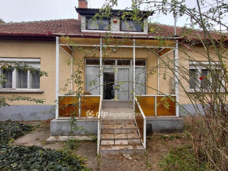 Eladó családi ház Hatvan