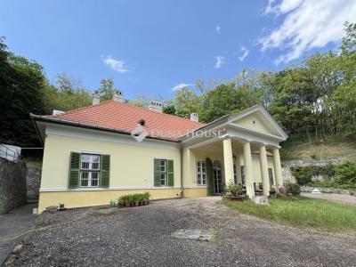 Eladó kastély Esztergom