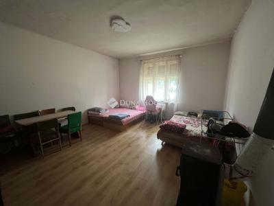 Eladó családi ház Szil