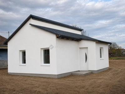 Eladó családi ház Tápiószentmárton